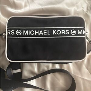 🎉 Michael Kors Kenly Small Camera Double Zip Crossbody Handbag